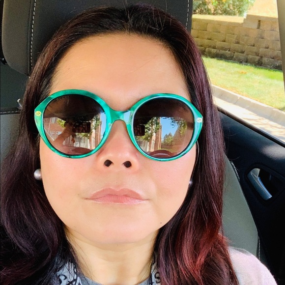 Meet your Posher, Marialyn - Picture 2 of 2